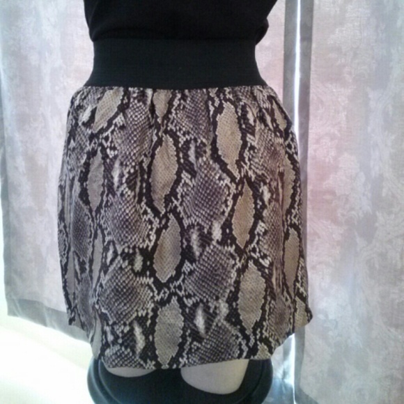 *BUNDLED* ZARA SILK SNAKE PRINT SKIRT /POCKETS - Picture 2 of 4
