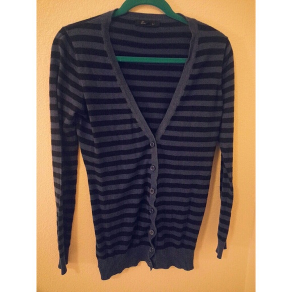 ★ SOLD ★ Long striped cardigan