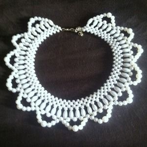 Beautiful bid necklace