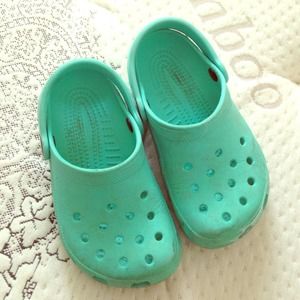 Toddler Mint Green Crocs size 8-9
