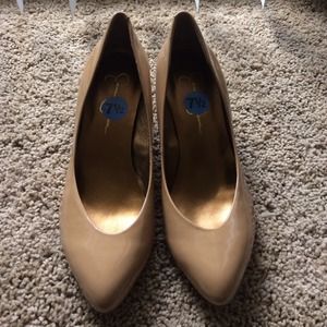 Jessica Simpson nude pumps size 7.5