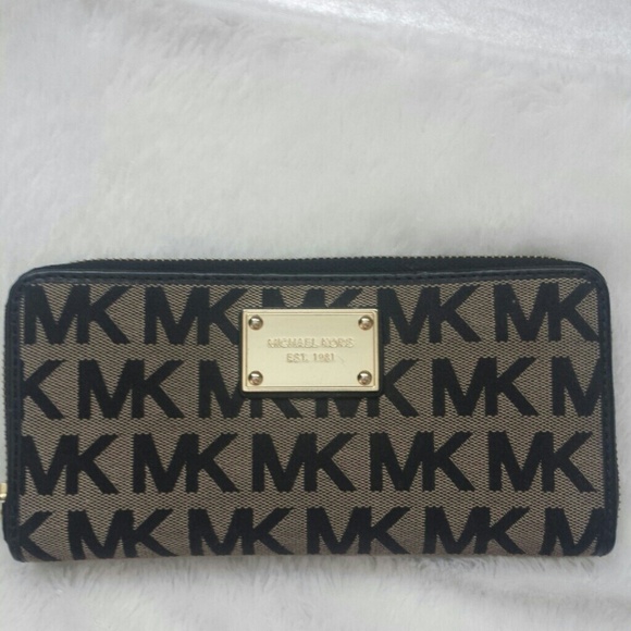 Authenic MK wallet