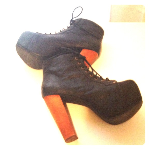 SOLD to @ashleyevalle