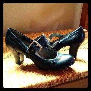 Naturalizer black strap heels
