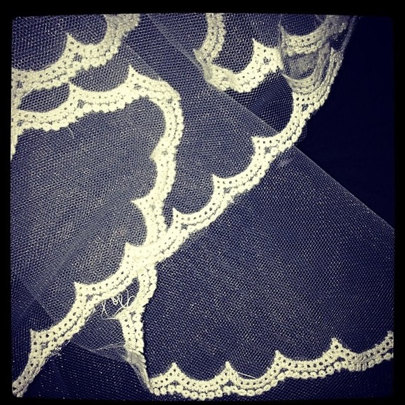 Custom Ivory Elbow Length Veil w/Thin Lace Trim