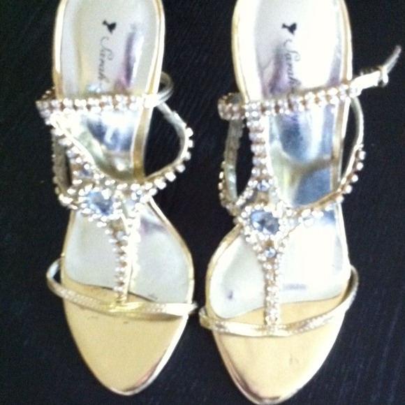 Gold rhinestones slingback pumps.