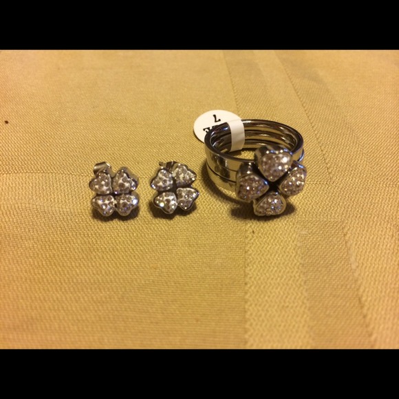 Jewelry - 3 in 1 ring & Earring Set (Silver) NEW!