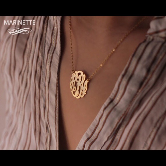 💕 Monogram Necklace - Picture 3 of 3