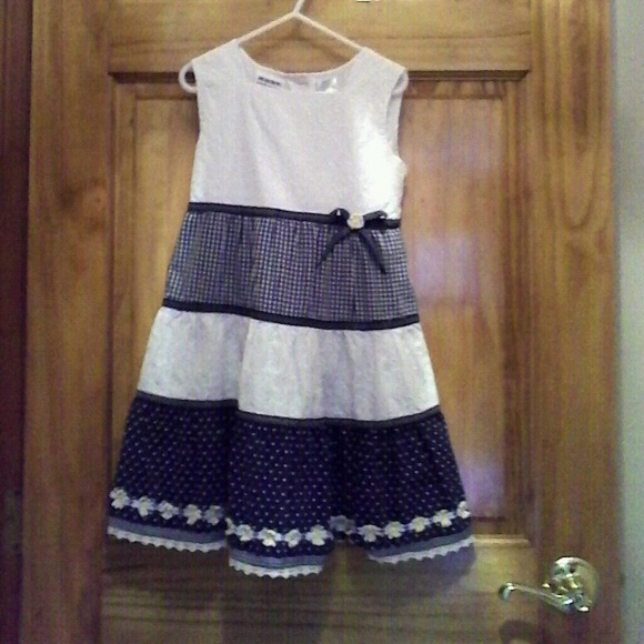 Little girl's summer party dress  (Blueber Blvd)