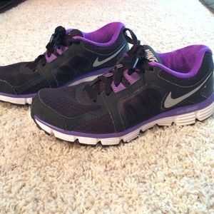 SOLD IN BUNDLE Nike Tennis Shoes - Dual Fusion ST2