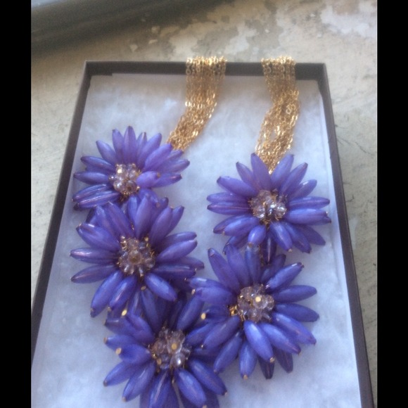 NIB Purple flower neckalace - Picture 2 of 4