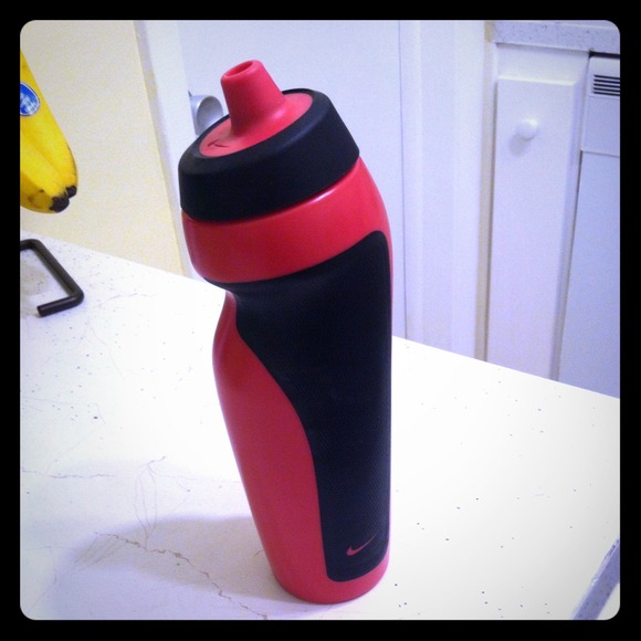 🚨sold🚨Pink Nike sports bottle