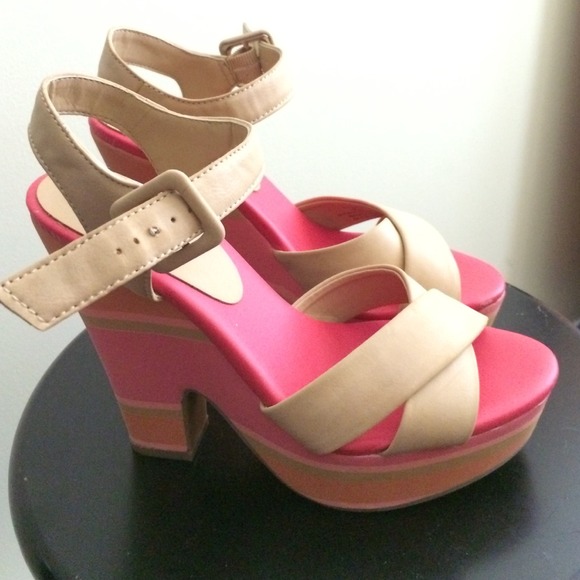 BCBGeneration Shoes - BCBG platform sandals