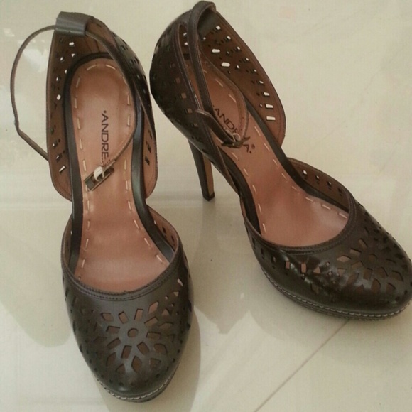 NEW! Andrea brown pumps size 9