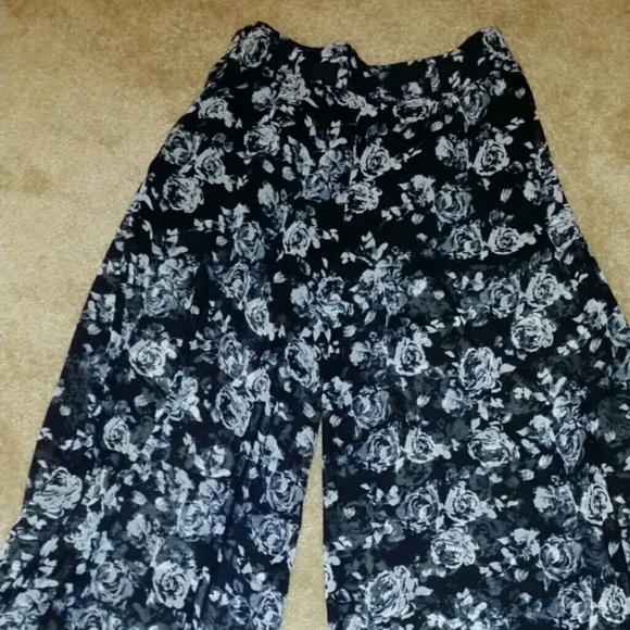 XXI floral parachute pants with short lining