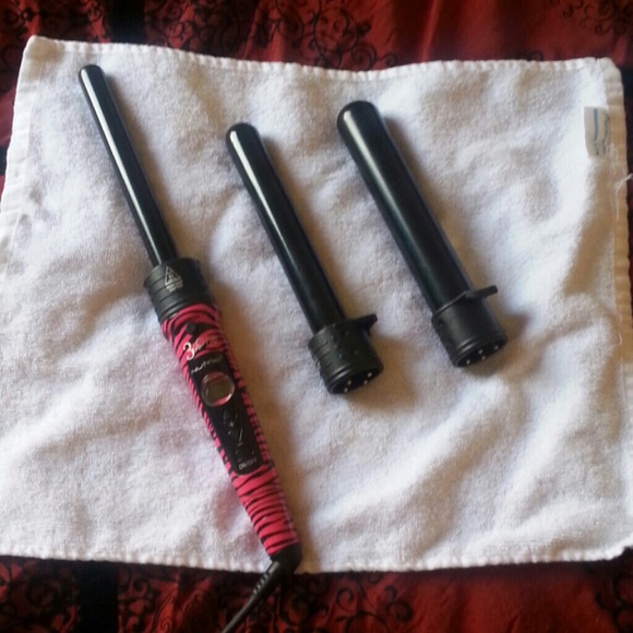 NuMe 3 in 1 curling wand.