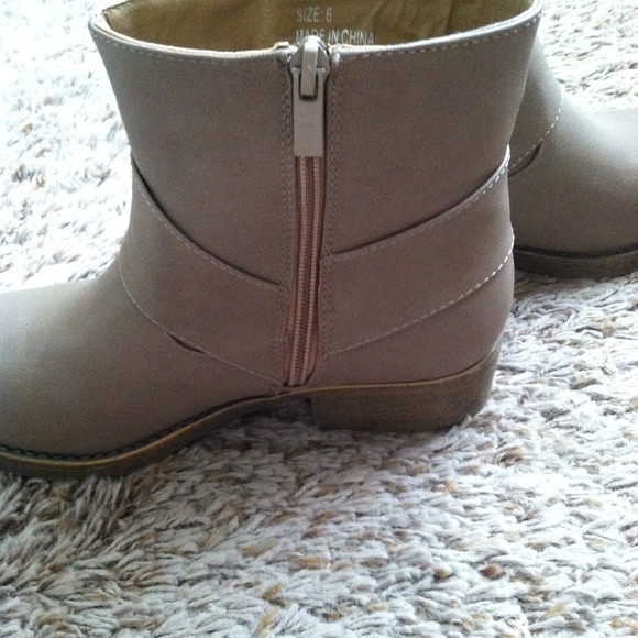 Wet Seal Booties - Picture 2 of 4