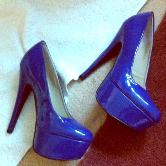Royal blue platform pumps