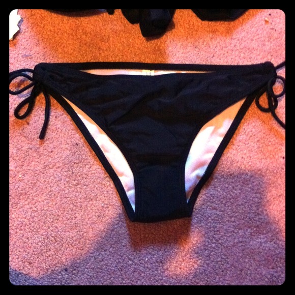 Black push up cross tie bikini