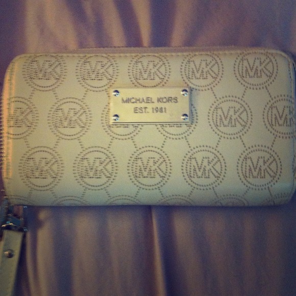 NWOT Michael Kors Wallet / wristlet MK