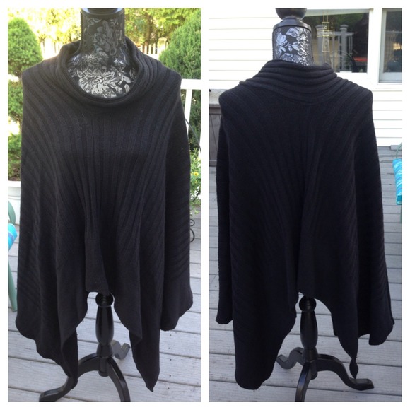Black sweater poncho❤️NOT AVAILABLE ❤️