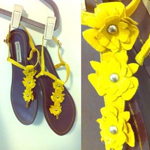 Steve Madden Flower Sandals (Yellow)