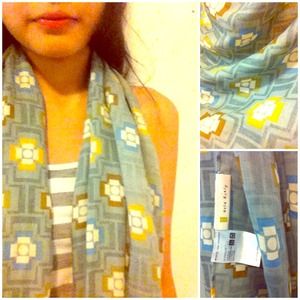 Uniqlo Long Patterned Scarf