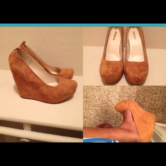 Brown caramel wedges