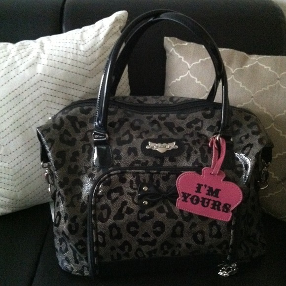 Reduced $! Super Sassy Leopard travel bag!!!