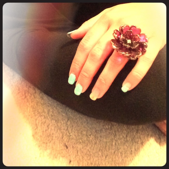 Purple flower ring - Picture 1 of 4