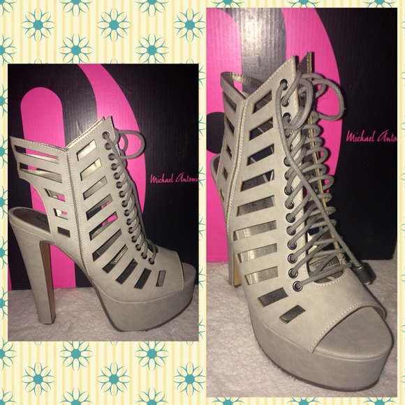 GRAY PLATFORM HEELS