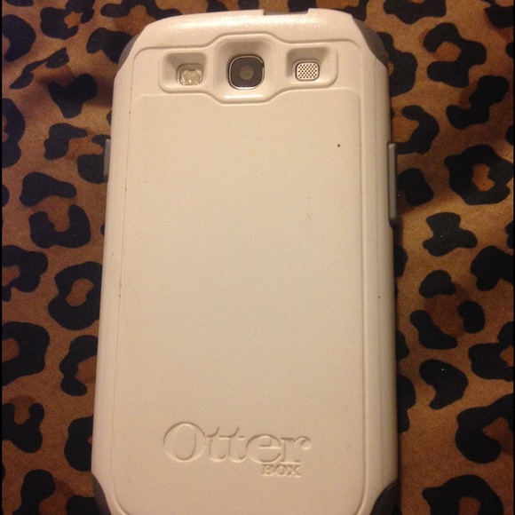 Samsung Galaxy S3 White Otter Box case.