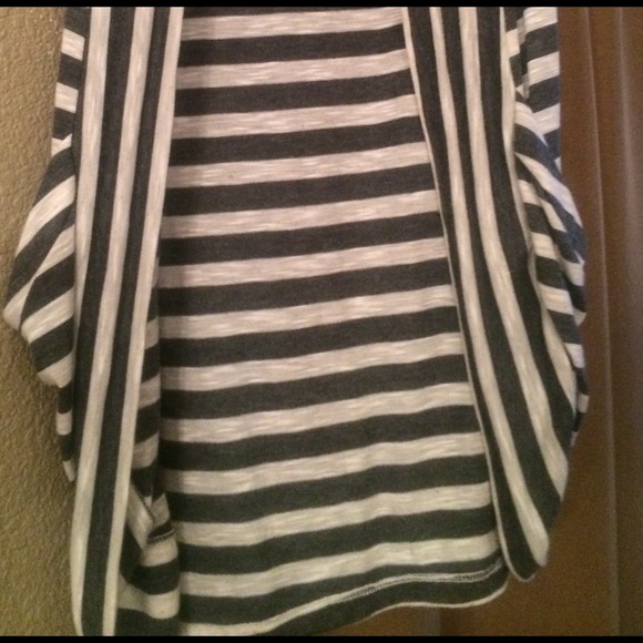 Cute vest - Picture 4 of 4