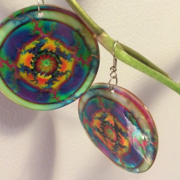 Shell Earrings - Picture 2 of 3