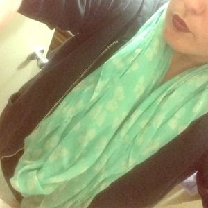 Lightweight scarf