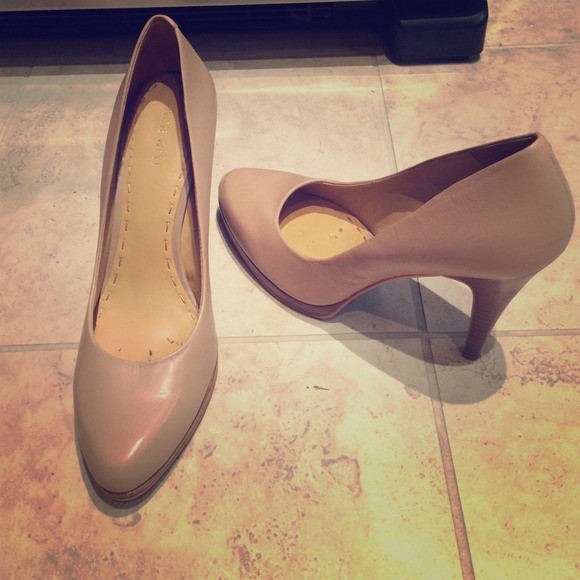 REDUCED!! Nine West "Dark Natural" pumps