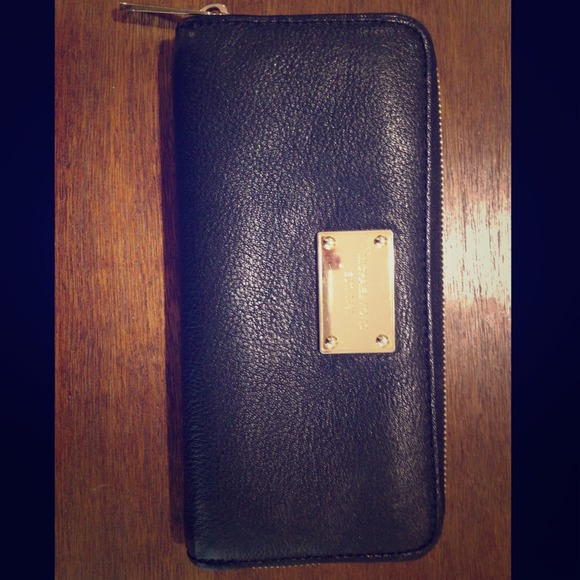 Micheal Kors wallet