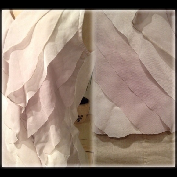 π«SOLDπ«PππΊπGorgeous Express Ruffle TopππΊ - Picture 2 of 3