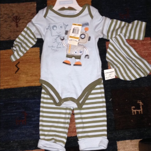 Baby shirt w/ hat