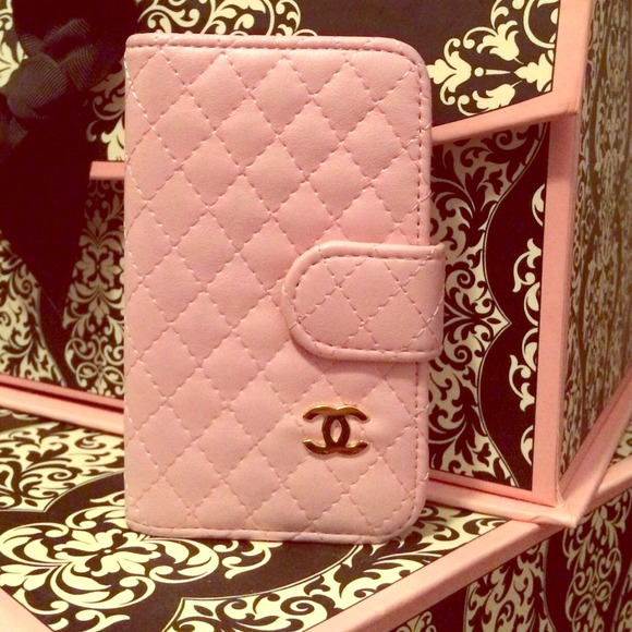 Clutches & Wallets - Lt.Pink Quilted Chanel iPhone 4/4s Case/Wallet👛📱