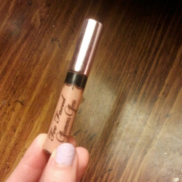 Too faced glamour gloss