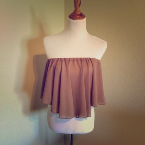 🚫SOLD on vinted🚫Nude Crop Top