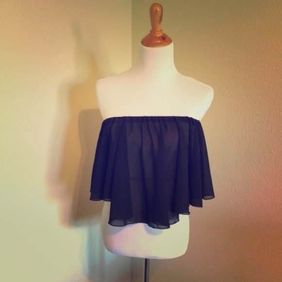 🚫SOLD on vinted🚫Black Chiffon Crop Top