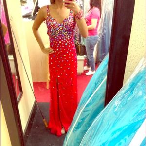 Long sexy red dress with low back 💃