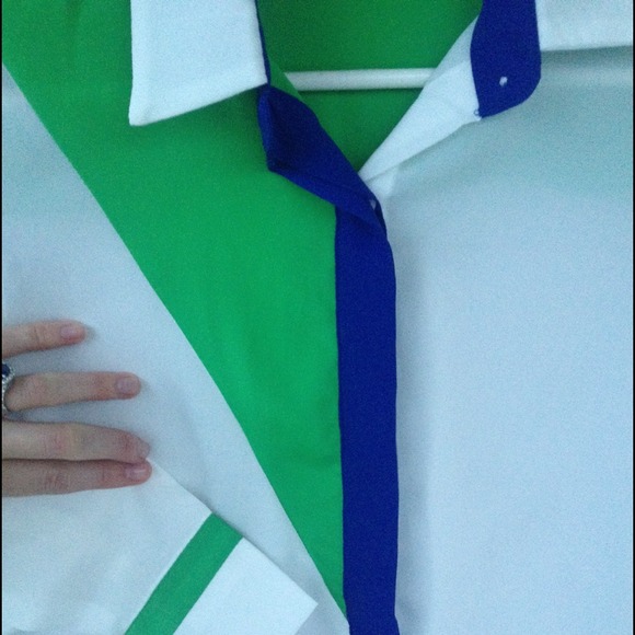 🚫SOLD🚫 Colorblock Button Down Blouse - Picture 2 of 4