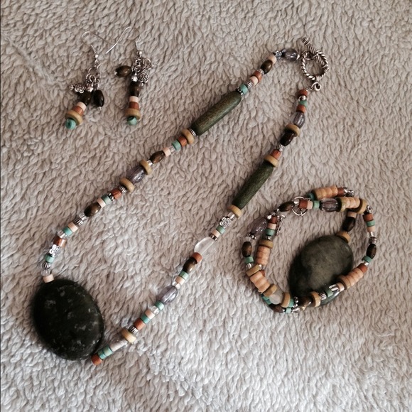 Green stone necklace, bracelet, & earrings. $55 - Picture 1 of 1