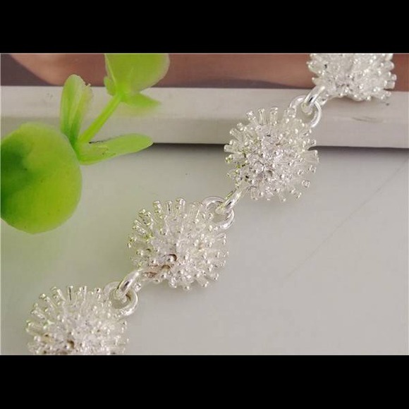 SILVER FIRECRACKER BRACELET. FITS UP TO 8 1/2" S80 - Picture 2 of 2