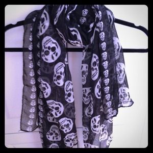 Cute Trendy Skull Scarf Black & Gray