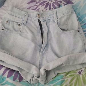 LIGHT HIGH WAISTED SHORTS