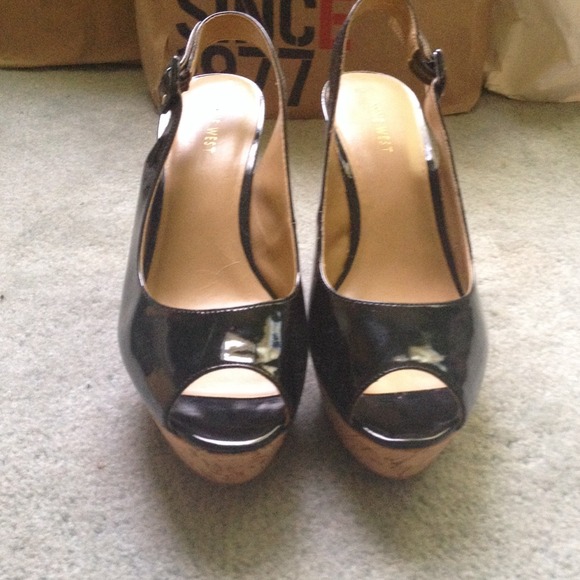 🚨SOLD🚨BRAND NEW nine west black wedges